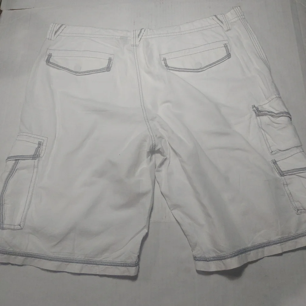 I.N.C International Concept Men's White Shorts Size 40.